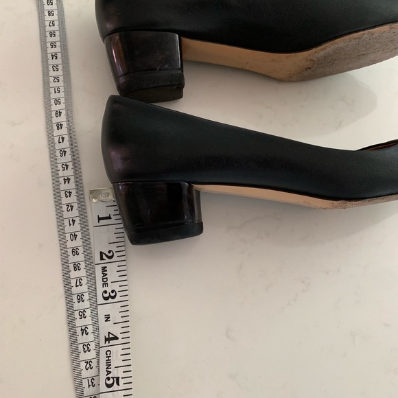 ❤️SOLD❤️ Salvatore Ferragamo black shoes - Picture 3 of 8